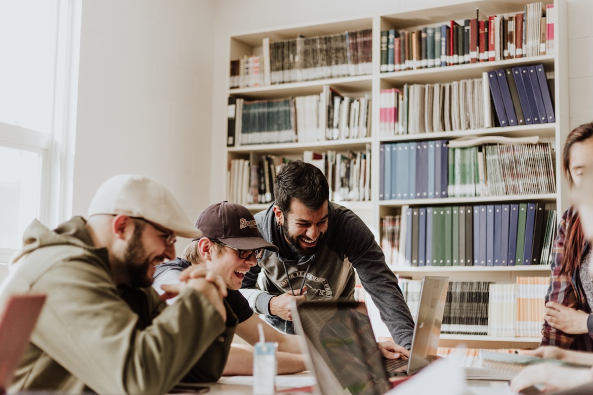 برامج الابتعاث الداخلي للجامعات المتميزة: تخصصات دقيقة في علوم الفضاء والذكاء الاصطناعي